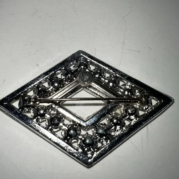 Vintage Silver-Tone Diamond-Shaped Rhinestone Brooch Pin Elegant Sparkling Jewel - Picture 2 of 2
